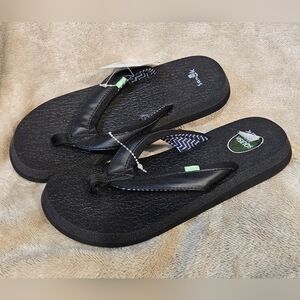 Sanuk Yoga Mat 2 Black Sandals Size 6 - NWT